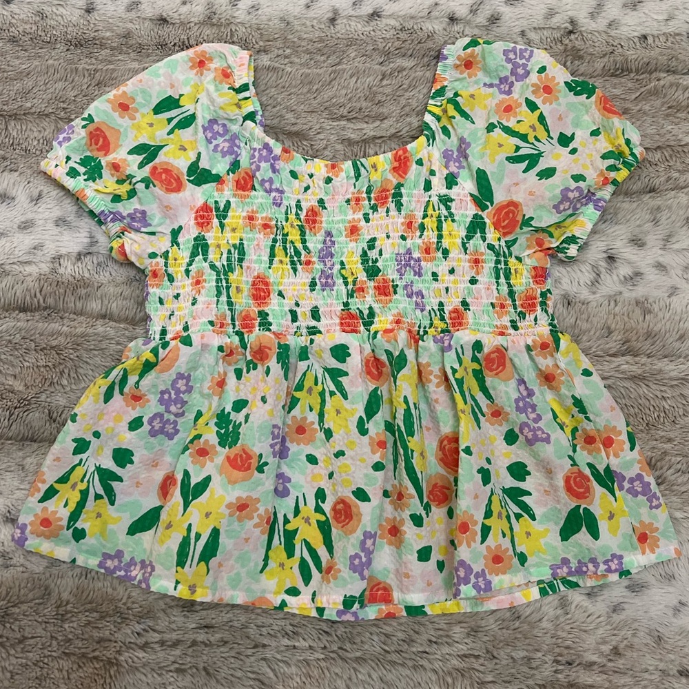 đĽ 2/$15!! Cat & Jack Girls Floral Smocked Peplum Top - Picture 2 of 5